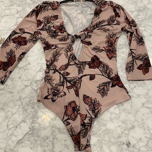 For Love & Lemons FLORAL IRIS BODYSUIT - Picture 3 of 6